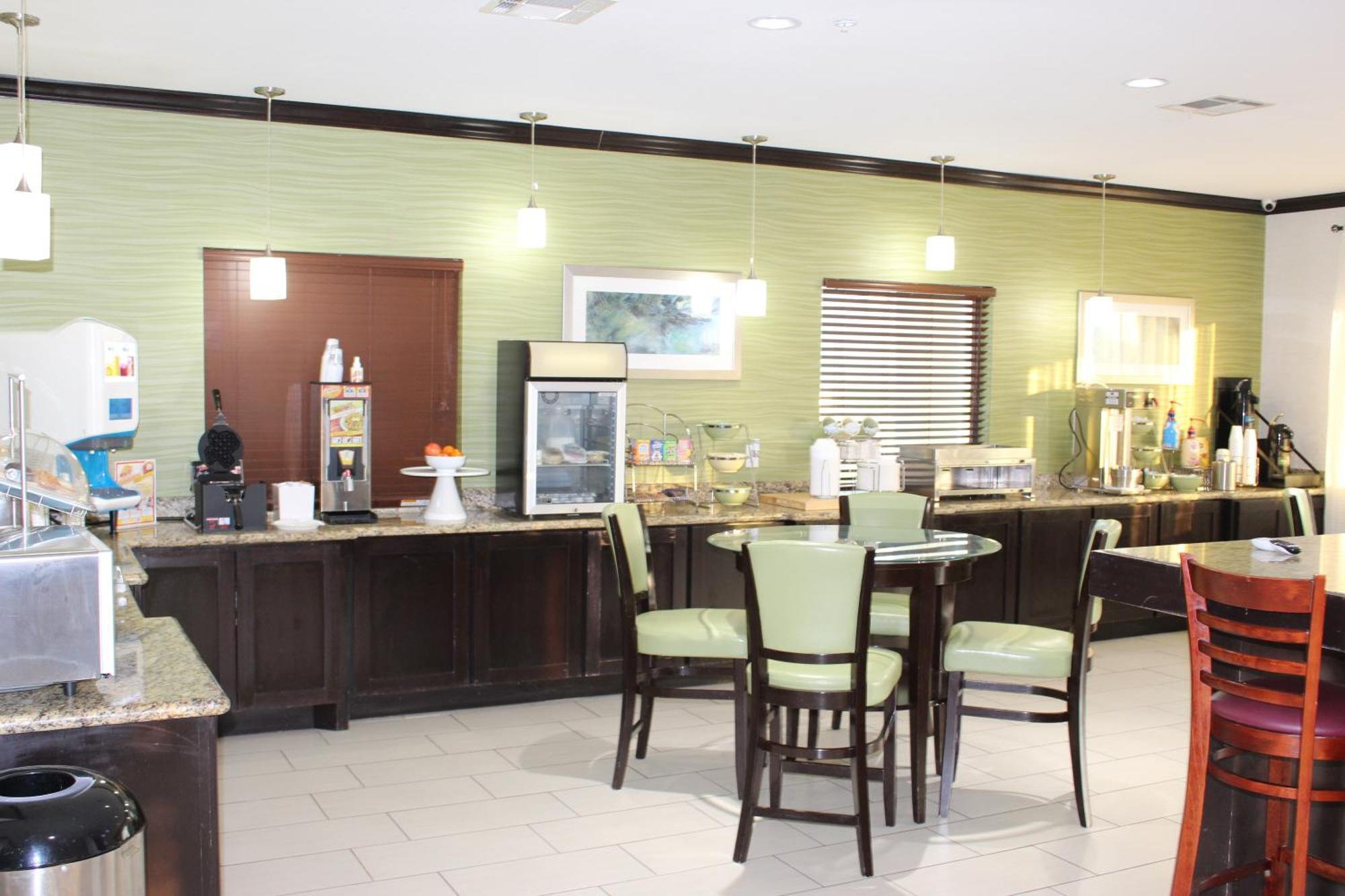 Hotel Horizon & Pearsall